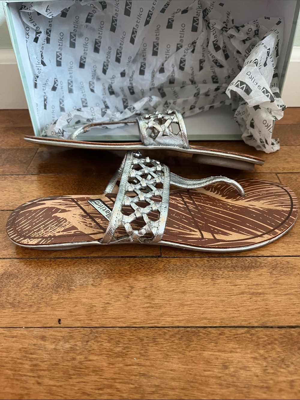 Matiko Fiona Silver Leather Woven Thong Sandals Women's Size 8.5 Boho - Picture 6 of 11